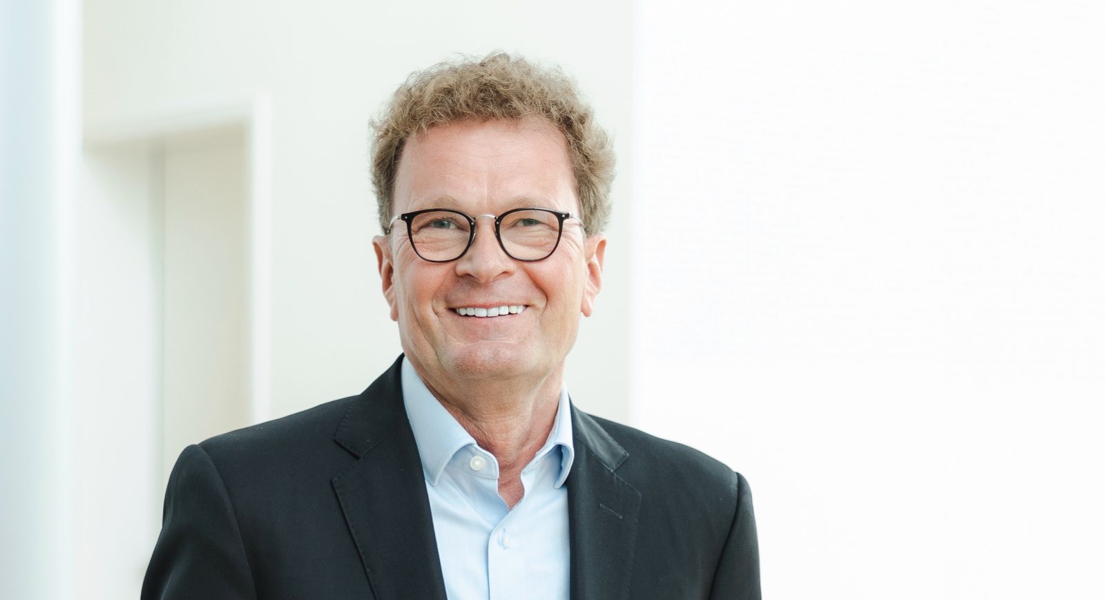 Adalbert M. Neumann, CEO von Busch-Jaeger und Vorstand in der Wirtschaftsinitiative Smart Living
