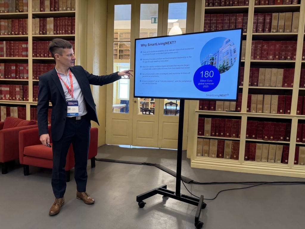 Gaia-X Summit: SmartLivingNEXT präsentierte zukunftsfähiges Finanzierungsmodell für die Gebäudewelt.